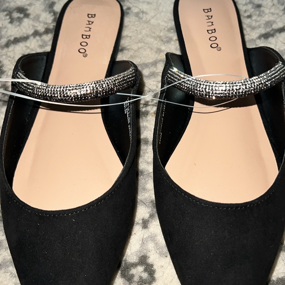 7.5 Bamboo Pointed Slip On with Bedazzled Strap. New without Tags - Picture 3 of 5